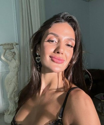 Изысканная красотка приглашает в гости порядочного мужчину для приятного времяпрепровождения. Гармония, страсть, нежность - все, что ты захочешь. Жду твоего звонка! 33, 23 года