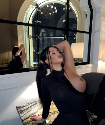 Молодая, сексуальная и игривая девушка ждет встречи с состоятельным джентльменом. Готова подарить море удовольствия и незабываемых впечатлений. Никаких ограничений, только я и ты. Звони прямо сейчас! 1098, 23 года