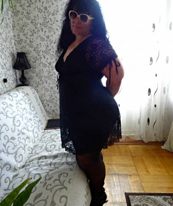 Интересная, открытая и страстная особа с огоньком в глазах приглашает в гости состоятельного кавалера. Я знаю, как доставить удовольствие и расслабление. Только для настоящих ценителей! 3231, 47 лет